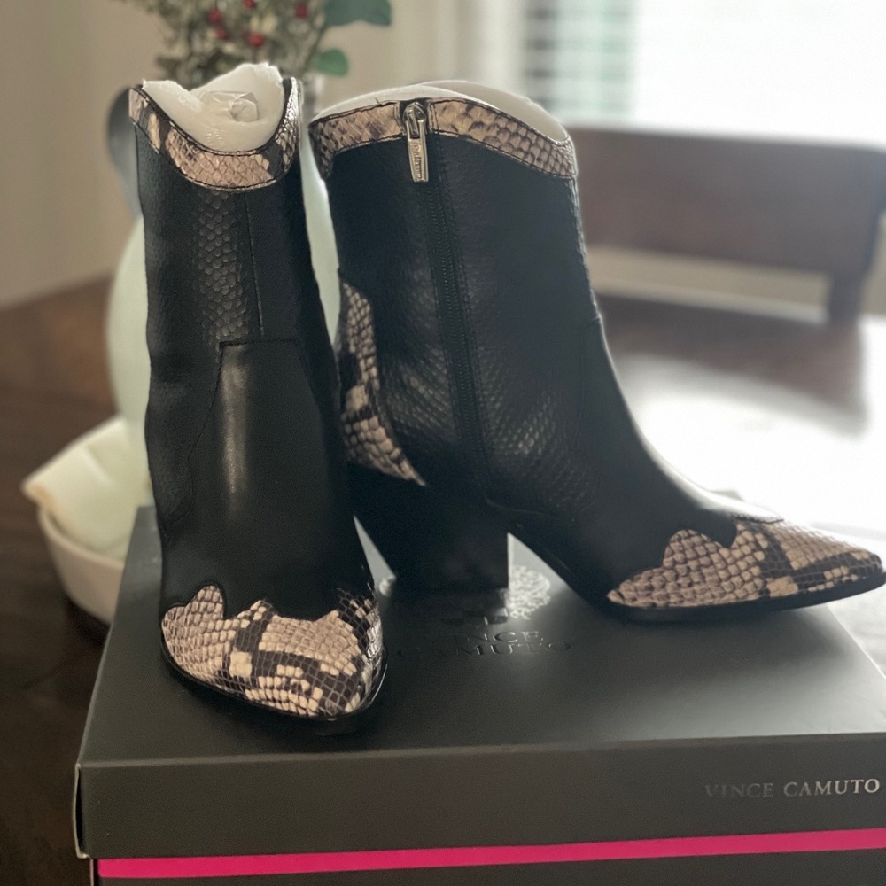 New in box! Vince Camuto Jaidin Snake Embossed Western Boot